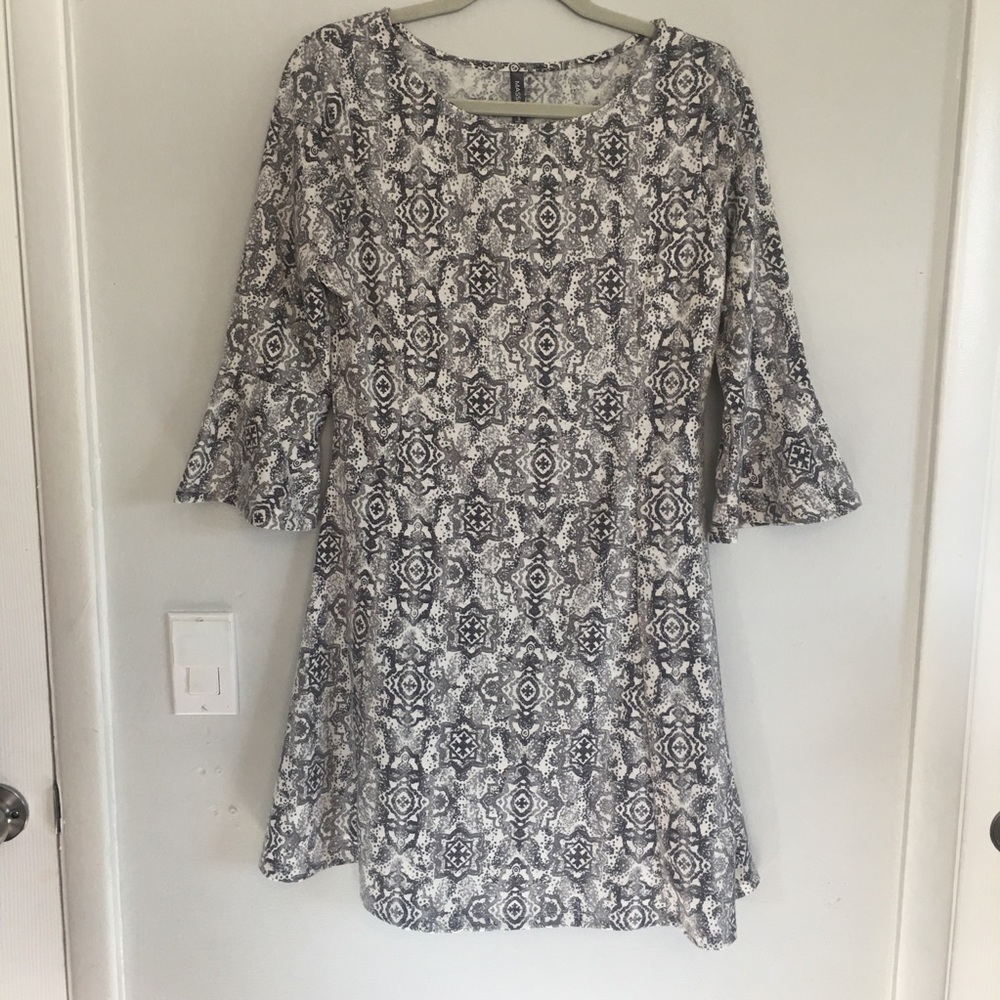 Massini Printed Dress with Trumpet Sleeves Size S